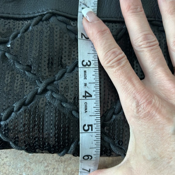 5/$25 Big Buddha Black Woven Crossbody Mini Bag NWOT - Picture 6 of 7